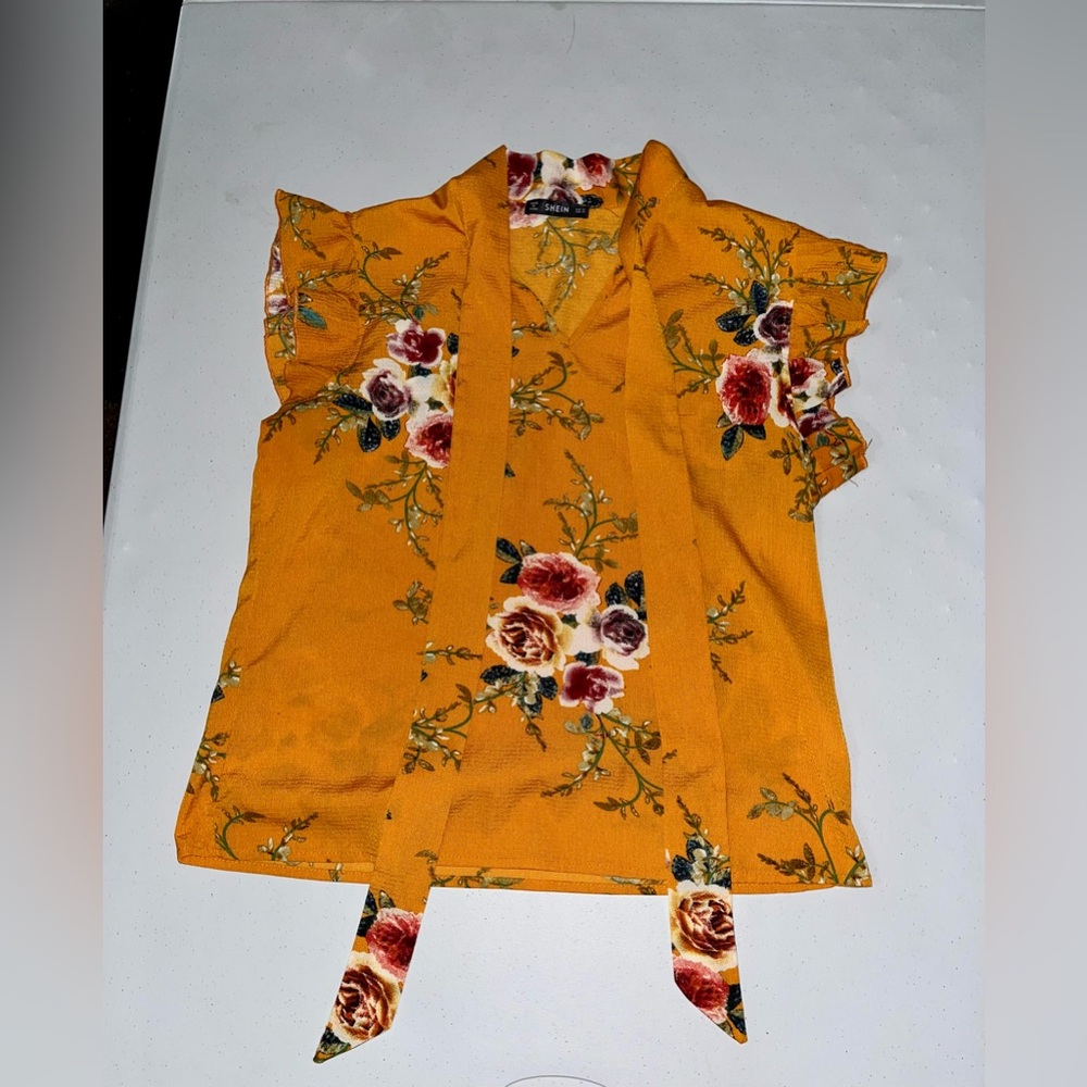 💙 NIBag Shein Floral V Neck Blouse